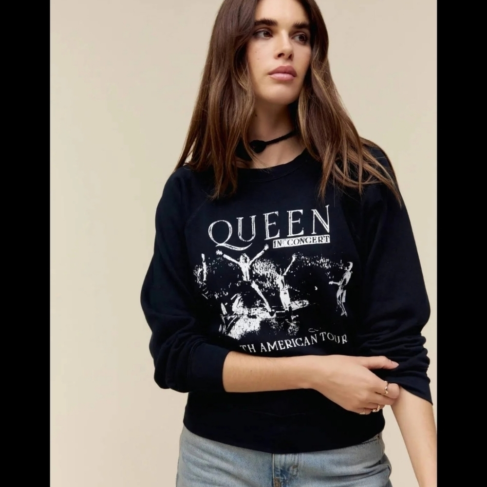 Daydreamer Queen South American Tour Raglan Sweatshirt - M